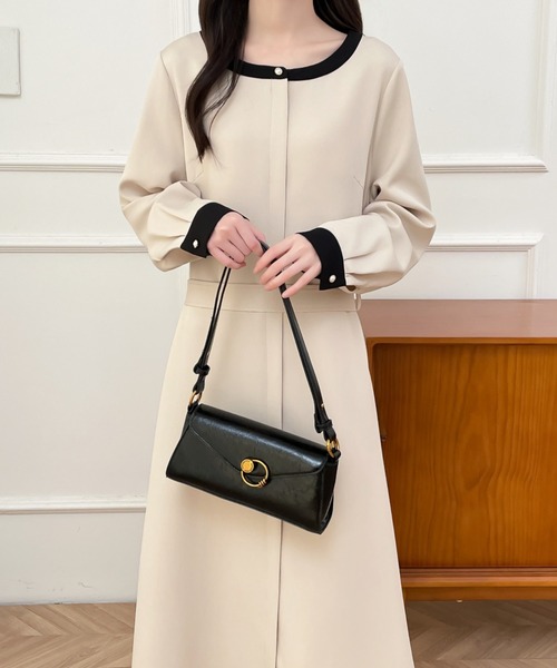 ABITOKYO（アビトーキョー）の「パールボタンウエストマークバイカラーワンピース（ワンピース・レディース・ベージュ/ブラック・M/L/XL）」の7枚目の写真