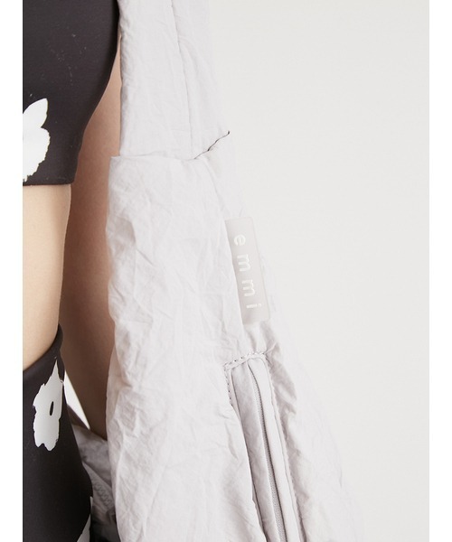 emmi(エミ)の「撥水 2wayワッシャーショルダーバッグ(ショルダーバッグ・レディース・ブラック/アイボリー/ブルー/グレー・FREE)」の7枚目の写真