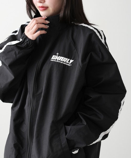 SUGGESTION（サジェッション）の「SUGGESTION/サジェッション 袖ラインナイロンラグランBL トラックジャケット メンズ 秋物 秋服 2026年秋冬（ナイロンジャケット・メンズ・グレー/ブラック/バーガンディー・SS/M/L）」の10枚目の写真