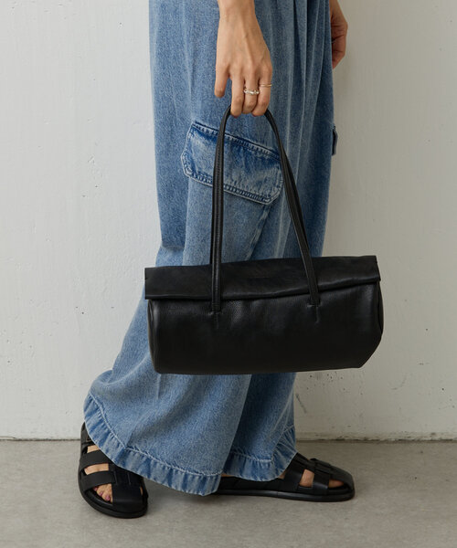 BEARDSLEY（ビアズリー）の「《Hoaw.》横長シリンダーBAG（トートバッグ・レディース・ブラック・FREE）」の4枚目の写真