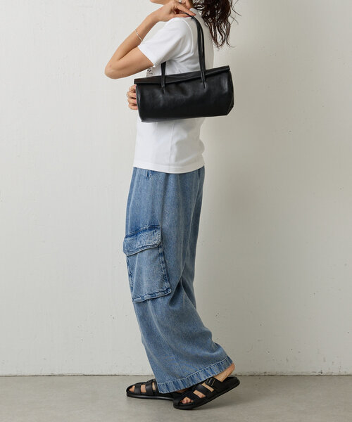 BEARDSLEY（ビアズリー）の「《Hoaw.》横長シリンダーBAG（トートバッグ・レディース・ブラック・FREE）」の7枚目の写真