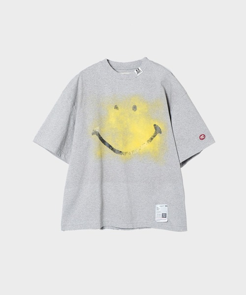 MIHARAYASUHIRO(ミハラヤスヒロ)の「【Maison MIHARAYASUHIRO/メゾンミハラヤスヒロ】SMILY FACE PRINTED TEE/スマイリーフェイスプリントTシャツ(Tシャツ/カットソー・レディース・ブラック/ホワイト・38)」の2枚目の写真