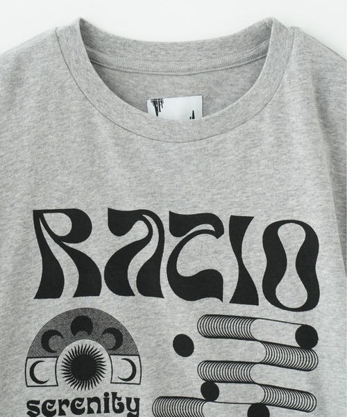 ROSE BUD(ローズバッド)の「(OKIRAKU×ROSEBUD)リメイクライクプリントスリーブトップ(Tシャツ/カットソー・レディース・ブラック/グレー・ONE SIZE)」の9枚目の写真