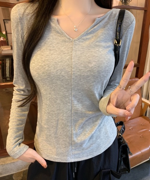 2ly2(トゥーリートゥー)の「着回し力抜群♪ベーシックデザイン長袖カットソー(Tシャツ/カットソー・レディース・グレー/ブラック・FREE)」の2枚目の写真