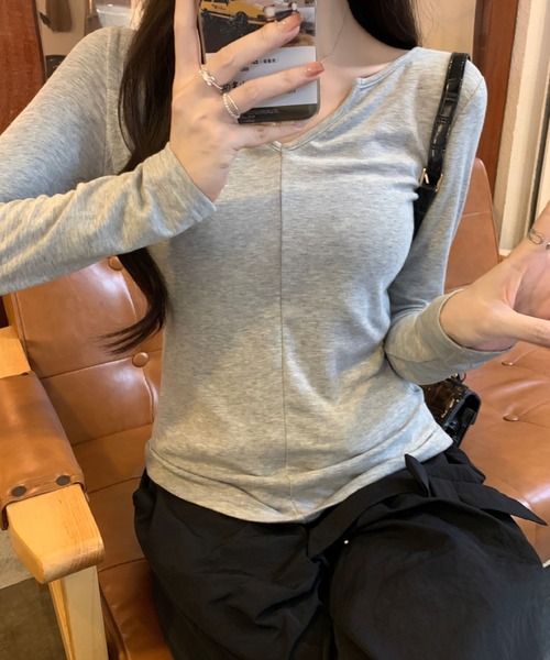 2ly2(トゥーリートゥー)の「着回し力抜群♪ベーシックデザイン長袖カットソー(Tシャツ/カットソー・レディース・グレー/ブラック・FREE)」の12枚目の写真