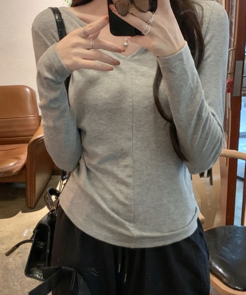 2ly2(トゥーリートゥー)の「着回し力抜群♪ベーシックデザイン長袖カットソー(Tシャツ/カットソー・レディース・グレー/ブラック・FREE)」の13枚目の写真