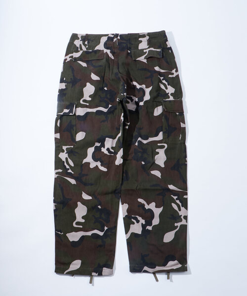 WHO'S WHO gallery（フーズフーギャラリー）の「【セットアップ対応/2サイズ】KOOKY'N M-65型ワイドカーゴパンツ（カーゴパンツ・メンズ・ブラウン/オリーブ・LARGE/MEDIUM）」の17枚目の写真