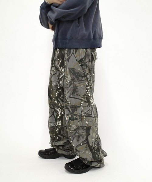 WHO'S WHO gallery（フーズフーギャラリー）の「【セットアップ対応/2サイズ】KOOKY'N M-65型ワイドカーゴパンツ（カーゴパンツ・メンズ・ブラウン/オリーブ・LARGE/MEDIUM）」の4枚目の写真