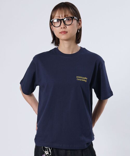FFEIN(フェイン)の「【FFEIN(フェイン)】ワンポイント刺繍ショート丈Tシャツ / Tシャツ 短丈 クルーネック 半袖 刺繍 ワンポイント(Tシャツ/カットソー・メンズ・ホワイト/レッド/ネイビー/ブラック/ブルー/アッシュグレー/レモンイエロー/モカ/ピンク・SMALL/MEDIUM/LARGE)」の15枚目の写真