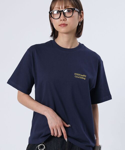 FFEIN(フェイン)の「【FFEIN(フェイン)】ワンポイント刺繍ショート丈Tシャツ / Tシャツ 短丈 クルーネック 半袖 刺繍 ワンポイント(Tシャツ/カットソー・メンズ・ホワイト/レッド/ネイビー/ブラック/ブルー/アッシュグレー/レモンイエロー/モカ/ピンク・SMALL/MEDIUM/LARGE)」の16枚目の写真