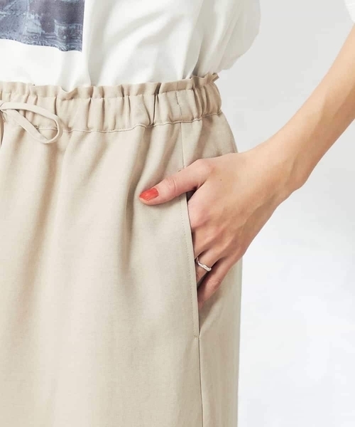 a.v.v（アーヴェヴェ）の「【洗える/UVカット/接触冷感】麻調ナロースカート（スカート・レディース・ベージュ/ネイビー・36/38/40/42/34）」の6枚目の写真