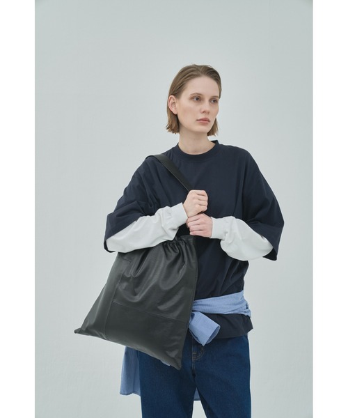 utta(ウッタ)の「【utta/ウッタ】ゴートレザーギャザーショルダーTOTEBAG /山羊革 /本革(ショルダーバッグ・レディース・ブラック・FREE)」の11枚目の写真