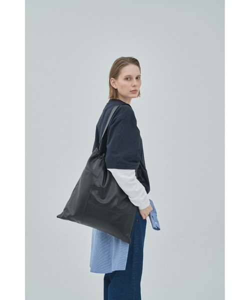 utta(ウッタ)の「【utta/ウッタ】ゴートレザーギャザーショルダーTOTEBAG /山羊革 /本革(ショルダーバッグ・レディース・ブラック・FREE)」の13枚目の写真