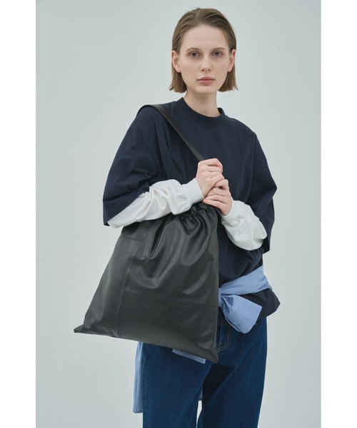 utta(ウッタ)の「【utta/ウッタ】ゴートレザーギャザーショルダーTOTEBAG /山羊革 /本革(ショルダーバッグ・レディース・ブラック・FREE)」の15枚目の写真