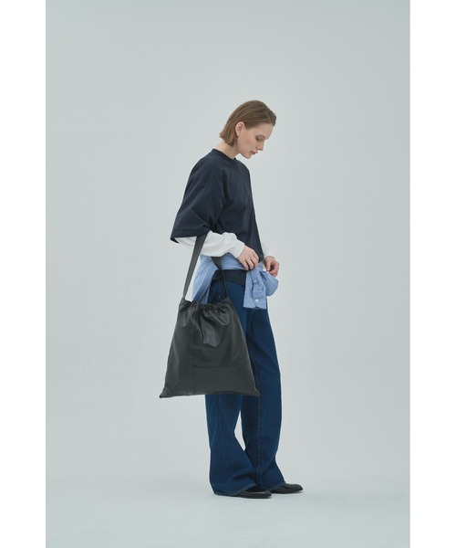 utta(ウッタ)の「【utta/ウッタ】ゴートレザーギャザーショルダーTOTEBAG /山羊革 /本革(ショルダーバッグ・レディース・ブラック・FREE)」の18枚目の写真