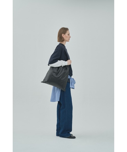 utta(ウッタ)の「【utta/ウッタ】ゴートレザーギャザーショルダーTOTEBAG /山羊革 /本革(ショルダーバッグ・レディース・ブラック・FREE)」の22枚目の写真