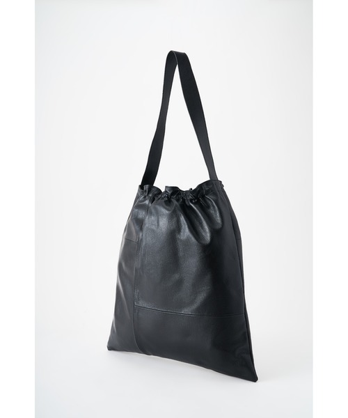 utta(ウッタ)の「【utta/ウッタ】ゴートレザーギャザーショルダーTOTEBAG /山羊革 /本革(ショルダーバッグ・レディース・ブラック・FREE)」の7枚目の写真