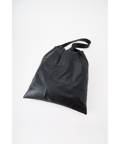 utta(ウッタ)の「【utta/ウッタ】ゴートレザーギャザーショルダーTOTEBAG /山羊革 /本革(ショルダーバッグ・レディース・ブラック・FREE)」の8枚目の写真