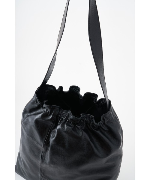 utta(ウッタ)の「【utta/ウッタ】ゴートレザーギャザーショルダーTOTEBAG /山羊革 /本革(ショルダーバッグ・レディース・ブラック・FREE)」の10枚目の写真