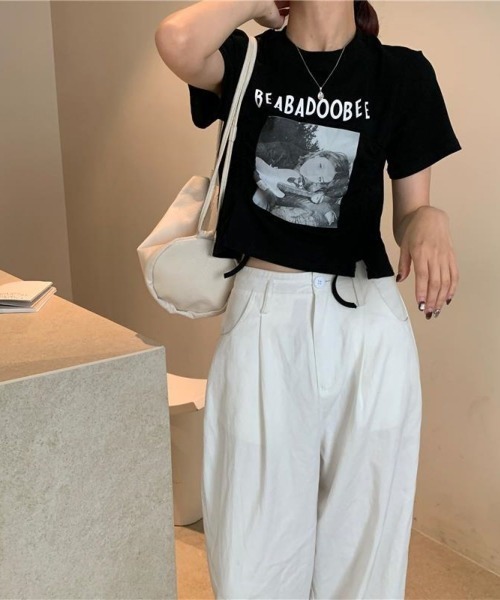 LETee(レティー)の「サイドドローコードでシルエット自在♪トレンド感たっぷりのフォトプリントTシャツ(Tシャツ/カットソー・レディース・ブラック/ホワイト/グレー/ブルー・FREE)」の9枚目の写真