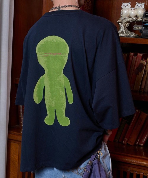 HOODHOOD（フッドフッド）の「★K-POPアイドル着用【UNISEX】HOODHOOD／Alien グラフィックT（Tシャツ/カットソー・レディース・ホワイト/ネイビー・LARGE/MEDIUM）」の9枚目の写真