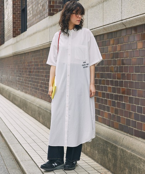 メッセージ刺繍 バンドカラー 半袖シャツワンピース（シャツ
