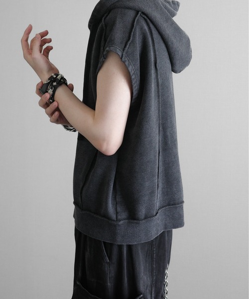 KUUUPY（クーピー）の「Chemical-Wash Sleeveless Zip Hoodie - ケミカル加工 ノースリーブジップパーカー（パーカー・メンズ・ブラック・SMALL/MEDIUM/LARGE）」の7枚目の写真