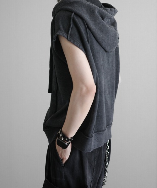 KUUUPY（クーピー）の「Chemical-Wash Sleeveless Zip Hoodie - ケミカル加工 ノースリーブジップパーカー（パーカー・メンズ・ブラック・SMALL/MEDIUM/LARGE）」の8枚目の写真