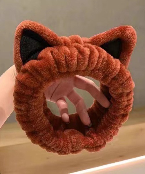 VIBGYOR Women（ヴィブジョー　ウィメン）の「【urge select】《アニマルシリーズ》ふわふわ ねこ耳 ヘアバンド（ヘアバンド・レディース・オフホワイト/レッド/ベージュ/ネイビー・FREE）」の4枚目の写真