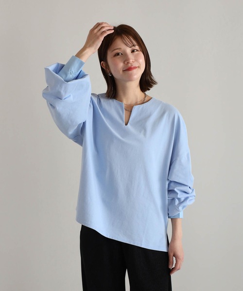 Bonjour Sagan(ボンジュールサガン)の「ボリュームスリーブカフスデザインキーネックカットソー(Tシャツ/カットソー・レディース・ライトブルー/ブラック/ライトベージュ・FREE)」の1枚目の写真