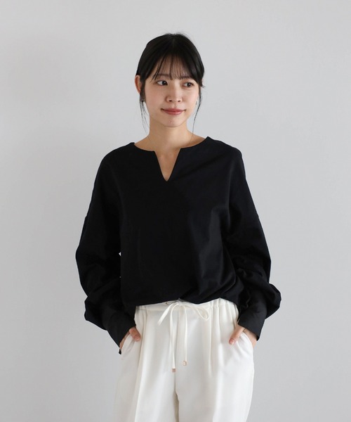 Bonjour Sagan(ボンジュールサガン)の「ボリュームスリーブカフスデザインキーネックカットソー(Tシャツ/カットソー・レディース・ライトブルー/ブラック/ライトベージュ・FREE)」の16枚目の写真