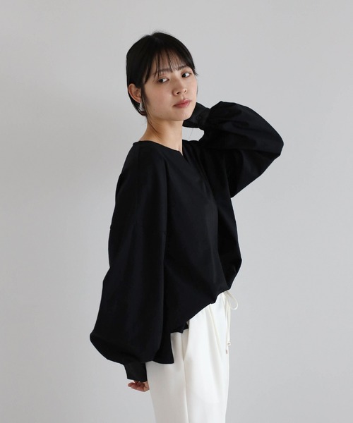 Bonjour Sagan(ボンジュールサガン)の「ボリュームスリーブカフスデザインキーネックカットソー(Tシャツ/カットソー・レディース・ライトブルー/ブラック/ライトベージュ・FREE)」の14枚目の写真