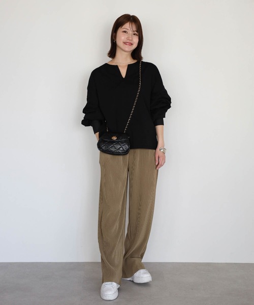 Bonjour Sagan(ボンジュールサガン)の「ボリュームスリーブカフスデザインキーネックカットソー(Tシャツ/カットソー・レディース・ライトブルー/ブラック/ライトベージュ・FREE)」の9枚目の写真
