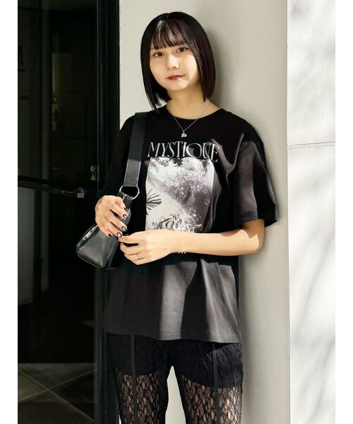 MURUA（ムルーア）の「グラフィックオーバーTシャツ（Tシャツ/カットソー・レディース・ホワイト/ブラック・FREE）」の13枚目の写真