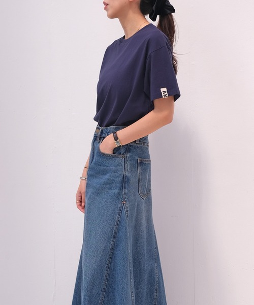 AKTE（アクテ）の「ポイントタグTシャツ（Tシャツ/カットソー・レディース・ブラック/ネイビー/ホワイト/ブラウン/ピンク/レッド・FREE）」の12枚目の写真