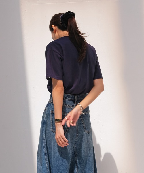 AKTE（アクテ）の「ポイントタグTシャツ（Tシャツ/カットソー・レディース・ブラック/ネイビー/ホワイト/ブラウン/ピンク/レッド・FREE）」の13枚目の写真