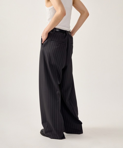 kutir(クティール)の「STRIPE TUCK WIDE SLACKS/ストライプタックワイドスラックス(その他パンツ・メンズ・チャコールグレー/ブラック・SMALL/MEDIUM/LARGE)」の15枚目の写真