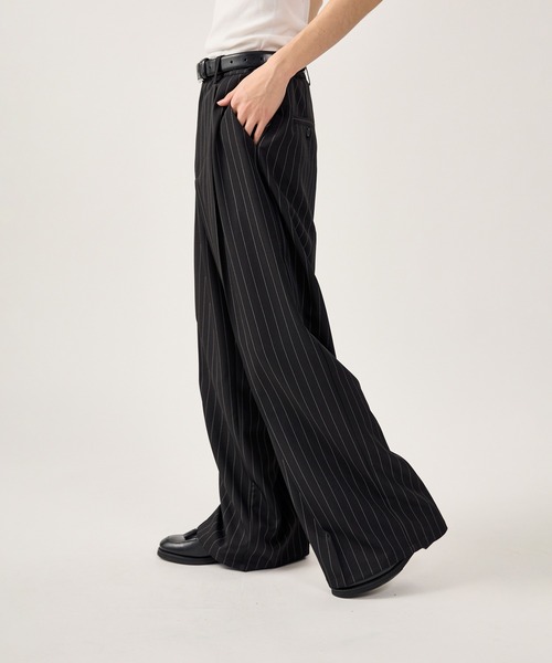 きるページ STRIPE TUCK WIDE SLACKS／ストライプタックワイドスラックス