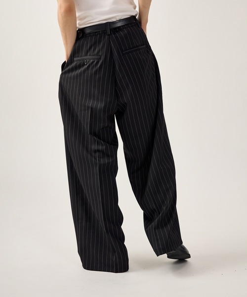 kutir(クティール)の「STRIPE TUCK WIDE SLACKS/ストライプタックワイドスラックス(その他パンツ・メンズ・チャコールグレー/ブラック・SMALL/MEDIUM/LARGE)」の7枚目の写真