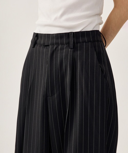 kutir(クティール)の「STRIPE TUCK WIDE SLACKS/ストライプタックワイドスラックス(その他パンツ・メンズ・チャコールグレー/ブラック・SMALL/MEDIUM/LARGE)」の22枚目の写真