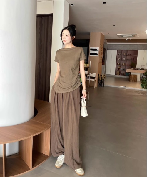 tageechita(タジチタ)の「【tageechita】アシンメトリーギャザー ボートネックTシャツ(Tシャツ/カットソー・レディース・ダークグレー/アッシュブラウン・S/M/L)」の3枚目の写真