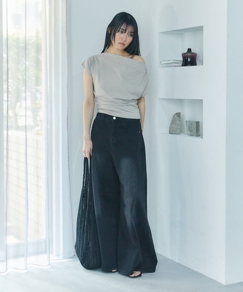 LIENCOEUR(リアンクール)の「ワンショルカットトップス(Tシャツ/カットソー・レディース・ホワイト/ブラック/グレイッシュベージュ・FREE)」の16枚目の写真