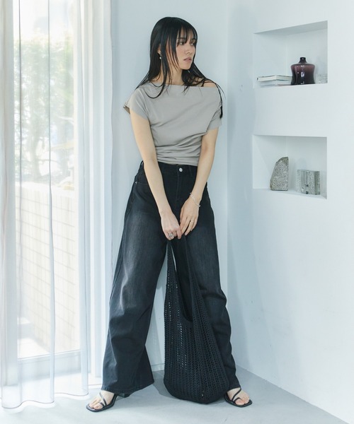 LIENCOEUR(リアンクール)の「ワンショルカットトップス(Tシャツ/カットソー・レディース・ホワイト/ブラック/グレイッシュベージュ・FREE)」の19枚目の写真