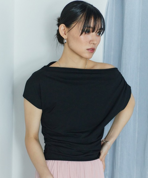 LIENCOEUR(リアンクール)の「ワンショルカットトップス(Tシャツ/カットソー・レディース・ホワイト/ブラック/グレイッシュベージュ・FREE)」の22枚目の写真