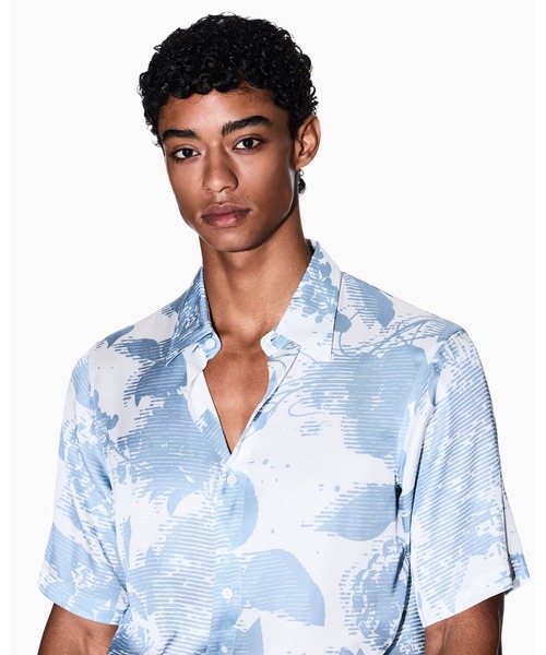 ARMANI EXCHANGE(アルマーニエクスチェンジ)の「【A|X アルマーニ エクスチェンジ】半袖プリントシャツ/REGULAR(シャツ/ブラウス・メンズ・ブラック/ブルー・LARGE/MEDIUM/SMALL/X-LARGE/X-SMALL)」の2枚目の写真