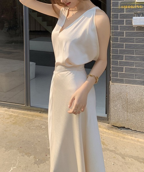 FREE STYLISTS(フリー スタイリスト)の「YUGA_YGMC V-neck satin long dress(ドレス・レディース・ブラック/オフホワイト・L/S/M)」の17枚目の写真