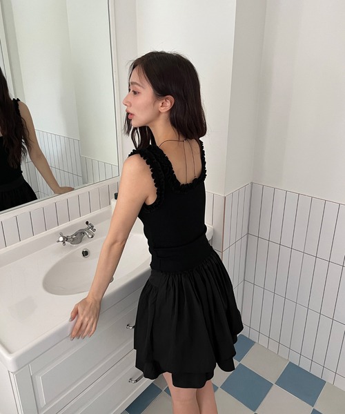 by muni:r（バイ ムニール）の「フリルスクエアタンクトップ（キャミソール・レディース・アイボリー/グレー/ブラック・FREE）」の21枚目の写真