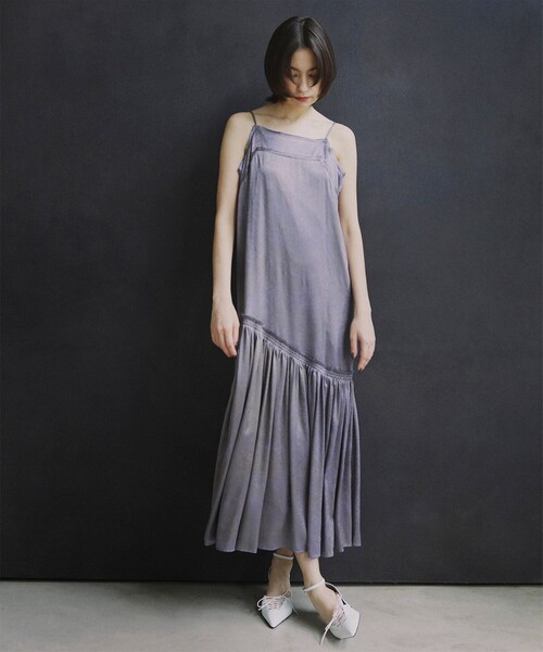 Ray BEAMS（レイビームス）の「RBS / サテンプリントキャミ ワンピース（ワンピース・レディース・ブラック/グレー・1/0）」の9枚目の写真
