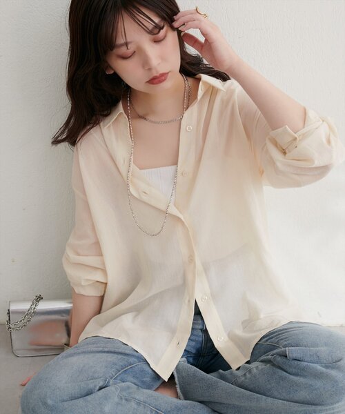 natural couture(ナチュラルクチュール)の「【WEB限定】綿シアー長袖シャツ(シャツ/ブラウス・レディース・イエロー/ピンク/ブラウン/アイボリー/チャコールグレー・FREE)」の3枚目の写真