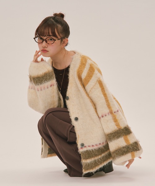 loin nuit(ロワンニュイ)の「nuance design knit cardigan / ニュアンスデザインニットカーディガン(カーディガン/ボレロ・レディース・アイボリー/グリーン/グレー/ブラック/オフホワイト・FREE)」の3枚目の写真